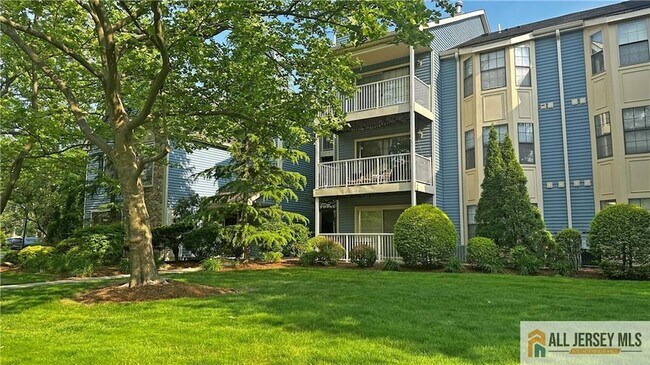 258 Crosspointe Dr in East Brunswick, NJ - Building Photo - Building Photo