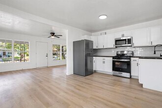 214 Nassau Dr in San Antonio, TX - Building Photo - Building Photo