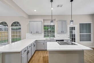 8827 Lawncliff Ln in Houston, TX - Building Photo - Building Photo