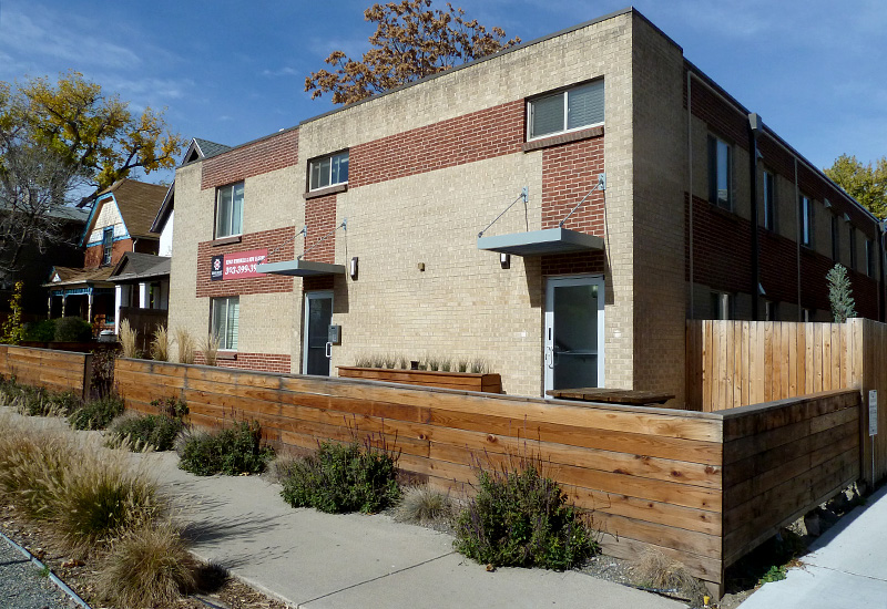 Altair Apartments in Denver, CO - Foto de edificio