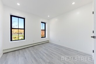 114 Patchen Ave in Brooklyn, NY - Building Photo - Building Photo