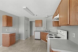 538 Regional Park Dr in Houston, TX - Building Photo - Building Photo