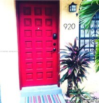920 SW 7th Ave in Miami, FL - Building Photo