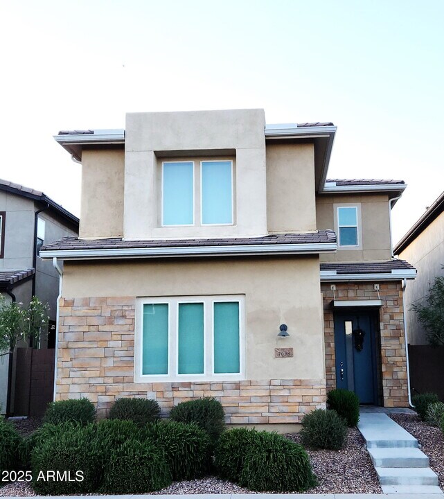7098 W Post Rd in Chandler, AZ - Building Photo