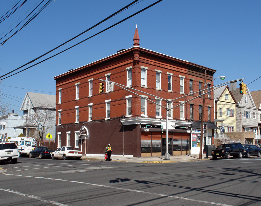 271 Avenue C in Bayonne, NJ - Foto de edificio