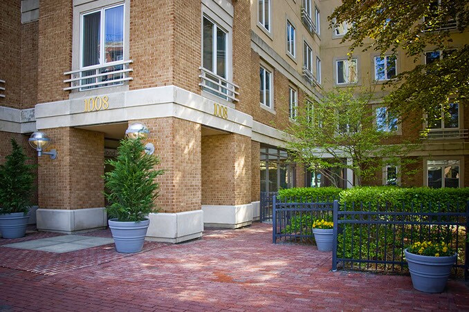 1008 Mass Ave in Cambridge, MA - Foto de edificio