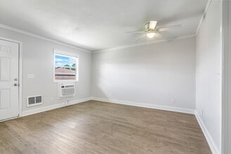 Edgewater Apartments in Savannah, GA - Building Photo - Building Photo
