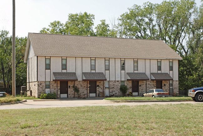 College View Apartments in Edmond, OK - Building Photo - Building Photo