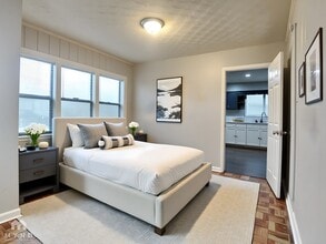 2325 Riley Ave in Memphis, TN - Foto de edificio - Building Photo