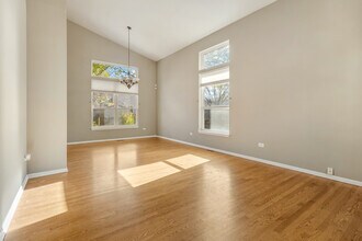 206 Sparrow Ln in Bolingbrook, IL - Building Photo - Building Photo