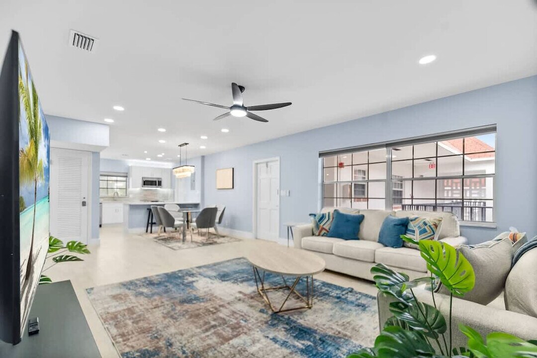 2424 NE 9th St in Fort Lauderdale, FL - Building Photo