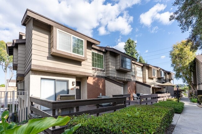 property at 1469 W Lambert Rd
