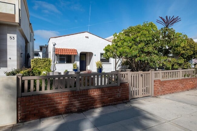 63 9th St in Hermosa Beach, CA - Building Photo - Building Photo
