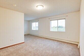Pelican Heights Apartments in Detroit Lakes, MN - Building Photo - Building Photo