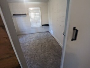 1803 Holly St in Austin, TX - Foto de edificio - Building Photo