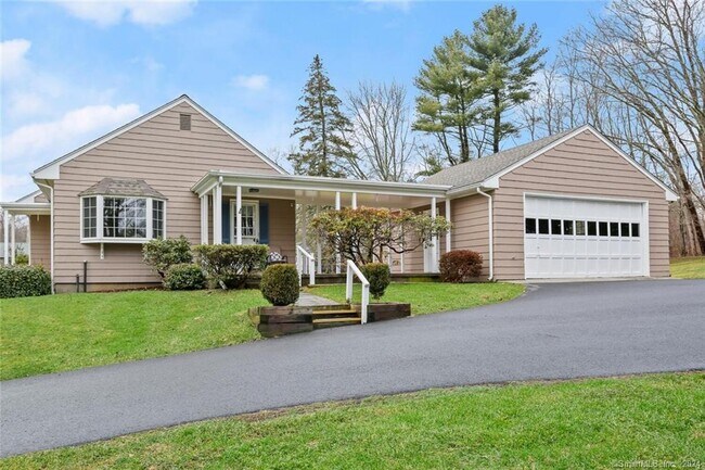 501 Lambert Rd in Orange, CT - Building Photo - Building Photo