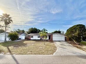 13788 Montego Dr in Seminole, FL - Building Photo - Building Photo