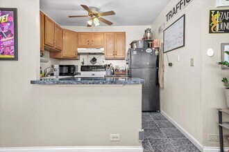 2740 N Pine Grove Ave, Unit #  018F in Chicago, IL - Foto de edificio - Building Photo