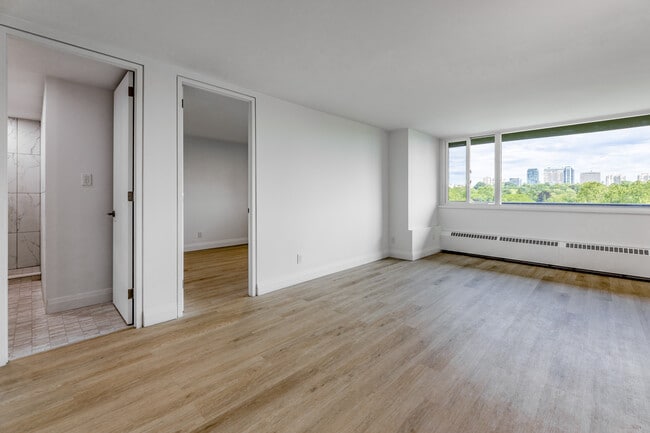 Ramsden Place in Toronto, ON - Building Photo - Interior Photo