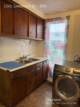 3345 Sandwich St. in Windsor, ON - Building Photo - Building Photo