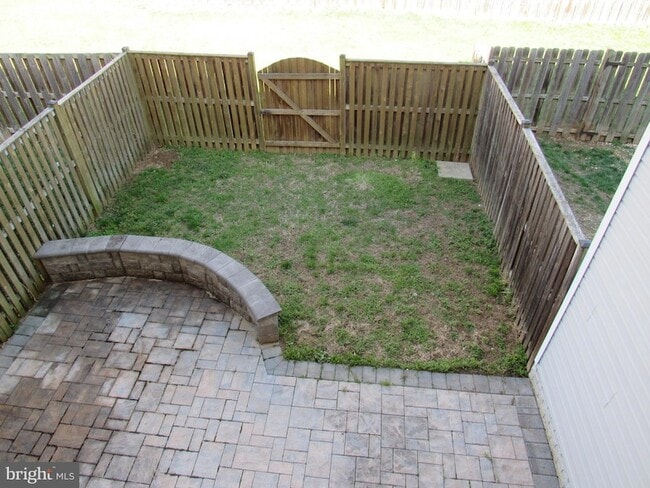 80 Lieutenant Ct in Bunker Hill, WV - Foto de edificio - Building Photo