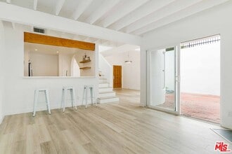 29221 Heathercliff Rd in Malibu, CA - Building Photo - Building Photo