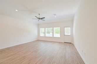 3923 Sugardale St in Baytown, TX - Building Photo - Building Photo