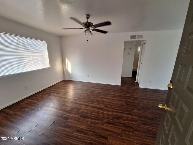 property at 2029 N Hunt Cir