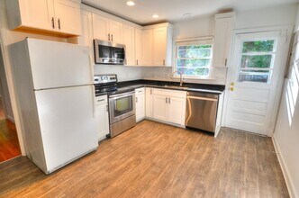 214 Simpson St in Carrboro, NC - Building Photo - Building Photo