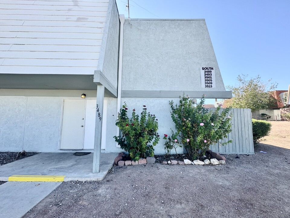 3489 Villa Knolls S Dr in Las Vegas, NV - Building Photo