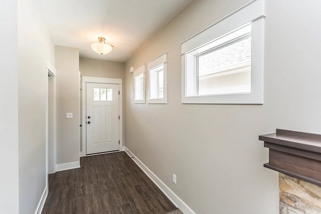 14418 Holcomb Ave in Urbandale, IA - Building Photo - Building Photo