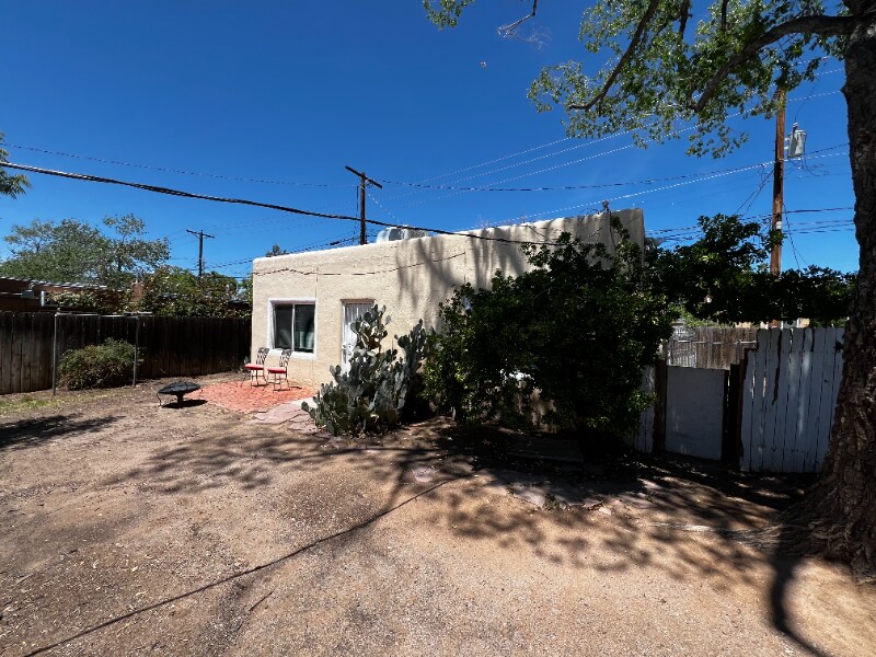 2111 Silver Ave SE in Albuquerque, NM - Building Photo