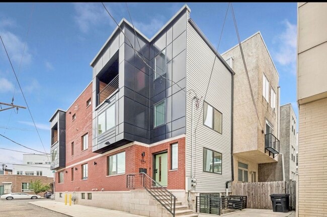 property at 1846 Vineyard St