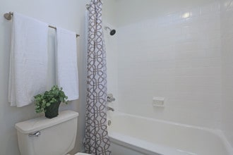 Echo Pointe in La Mesa, CA - Building Photo - Interior Photo