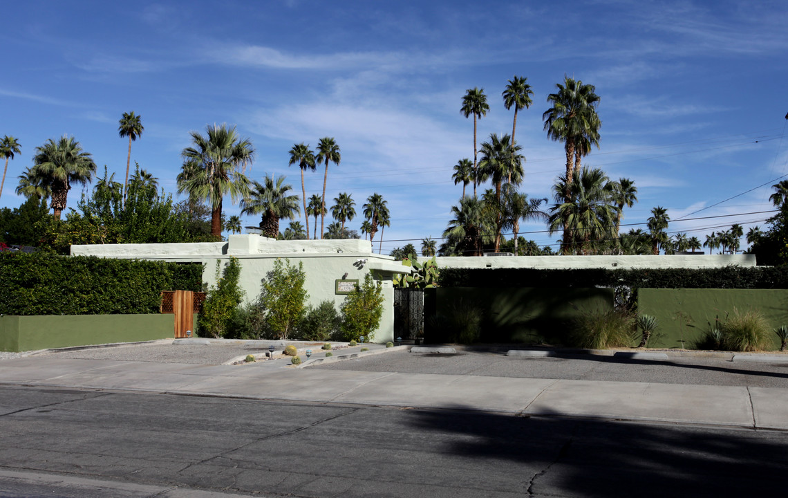 Pausada dos Amigos in Palm Springs, CA - Building Photo