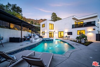 3255 Canyon Lake Dr in Los Angeles, CA - Foto de edificio - Building Photo