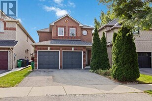 7229 Dime Crescent in Mississauga, ON - Building Photo