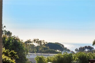 352 Y Pl, Unit B in Laguna Beach, CA - Foto de edificio - Building Photo