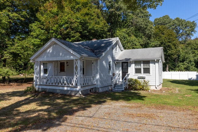 61 River St in Old Saybrook, CT - Building Photo - Building Photo