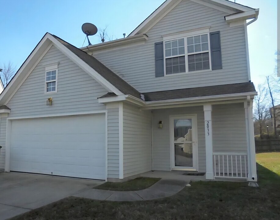2033 Cliffvale Dr in High Point, NC - Building Photo