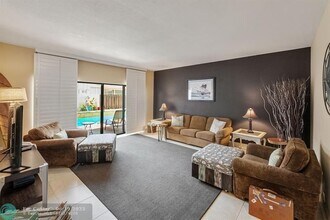 4850 NE 25th Ave in Fort Lauderdale, FL - Building Photo - Building Photo