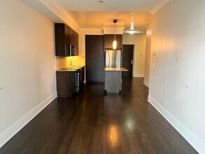 70 Roehampton Ave in Toronto, ON - Building Photo - Building Photo