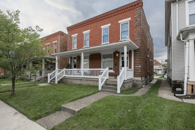 property at 162-164-164 E 11th Ave