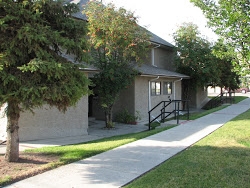 Jenkins Court in Calgary, AB - Building Photo