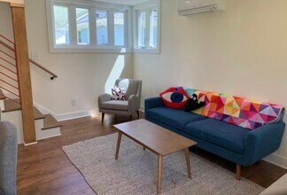 1302 W Club Blvd in Durham, NC - Foto de edificio - Building Photo