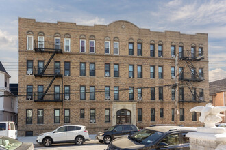 Richmond Arms in Ozone Park, NY - Foto de edificio - Building Photo