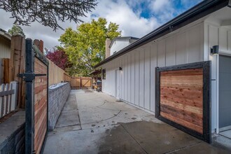 3390 Thornhill Dr in Reno, NV - Building Photo - Building Photo