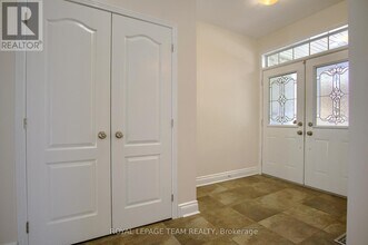 184 Cheyenne Way in Ottawa, ON - Building Photo - Building Photo