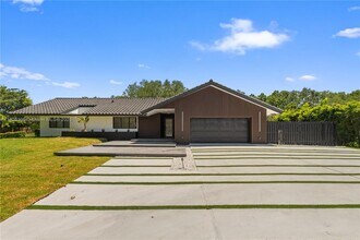 5020 Hawkhurst Ave in Southwest Ranches, FL - Foto de edificio - Building Photo