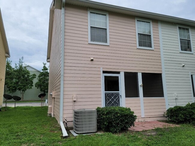 1 Old Courthouse Way in Crawfordville, FL - Building Photo - Building Photo